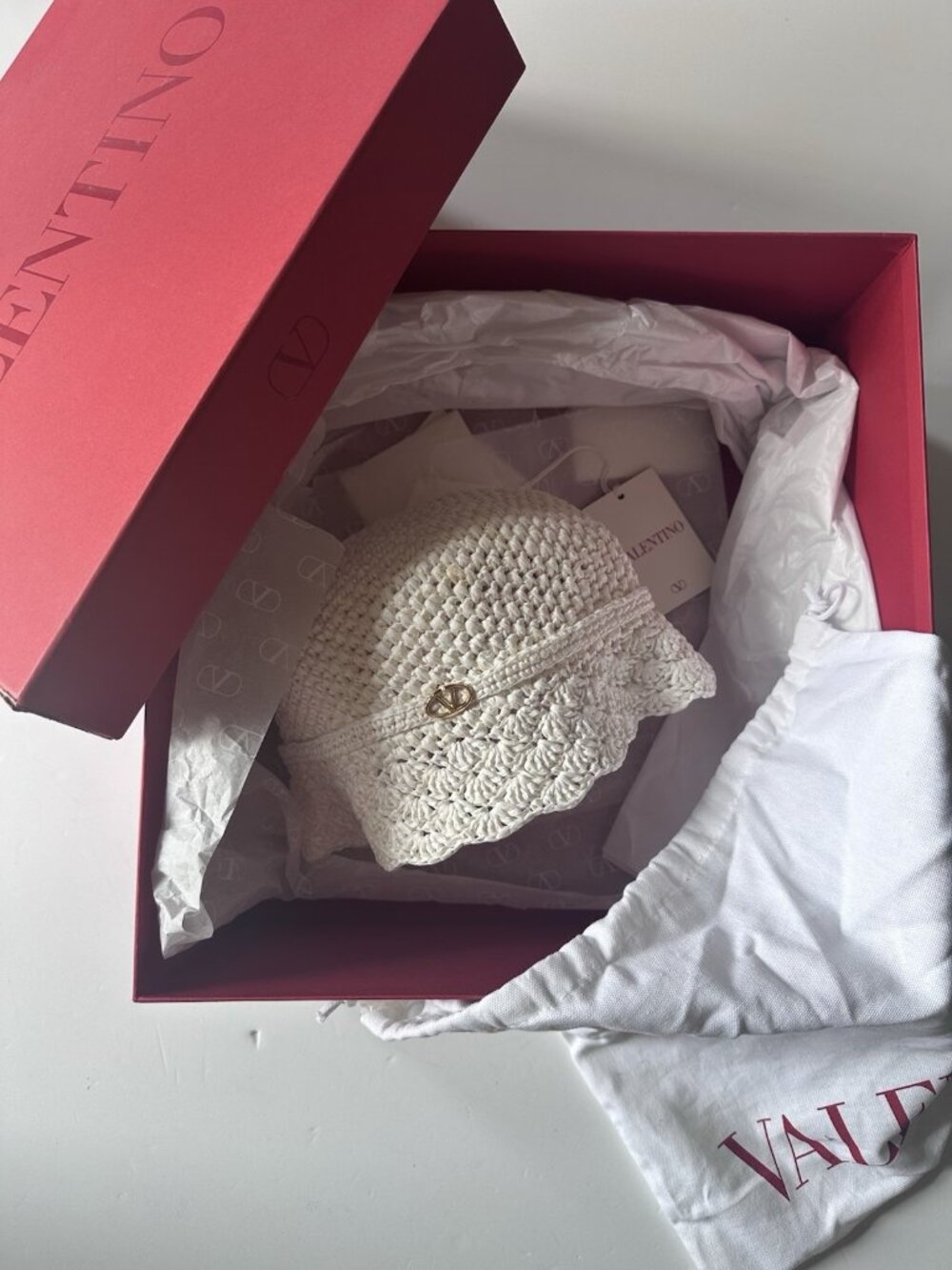 Valentino Garavani Crochet Bucket Hat in Bianco & Gold - Picture 7 of 13